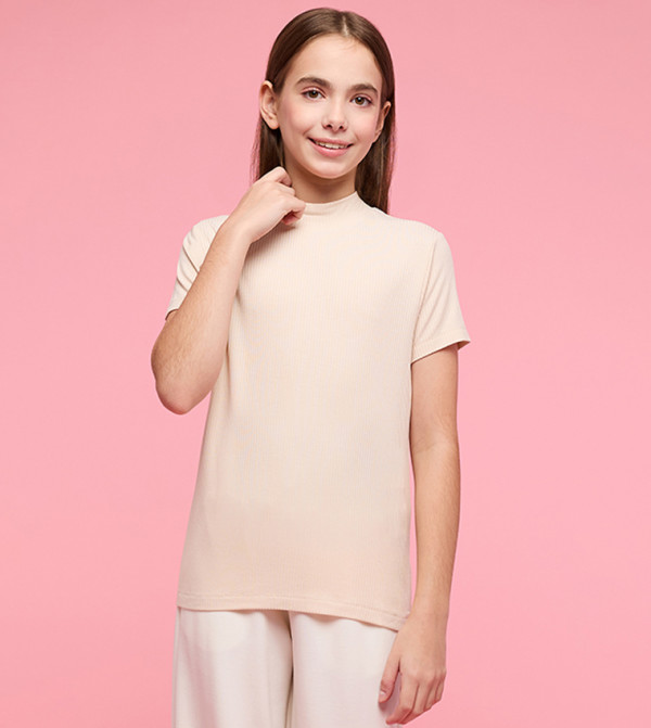 توب مرن بقبة عالية وكم قصير 