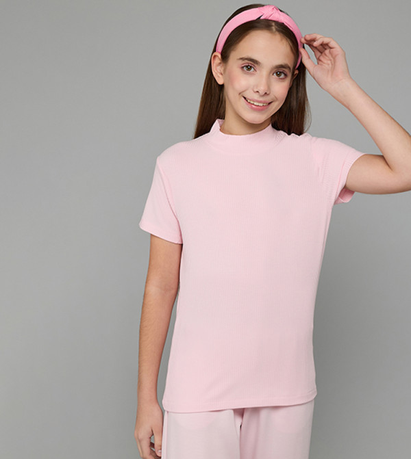 توب مرن بقبة عالية وكم قصير 