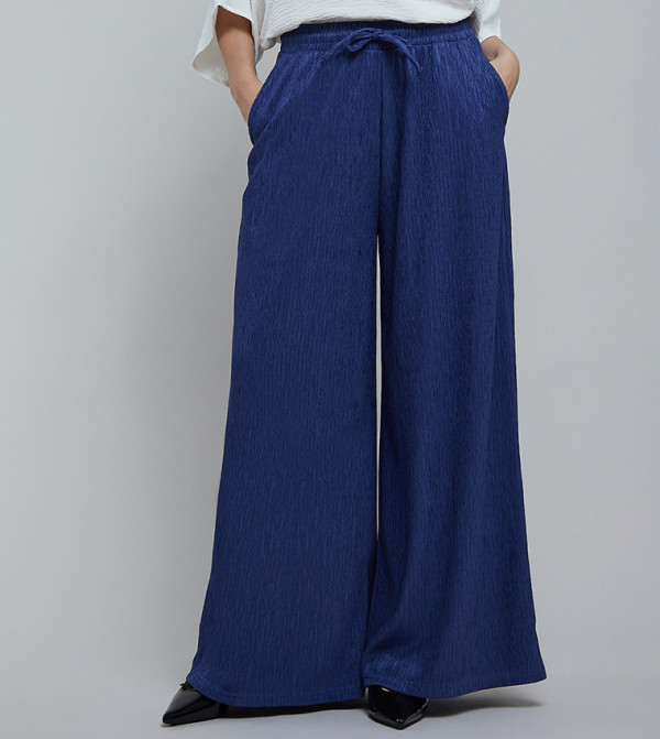 بنطلون واسع مع برباط على الخصر