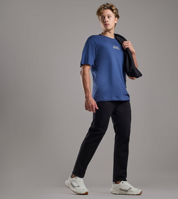 Solid Regular Fit Jeans with Button Closure