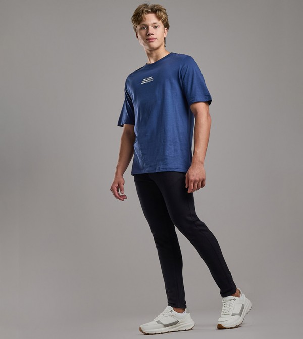 Solid Carrot Fit Jeans with Button Closure