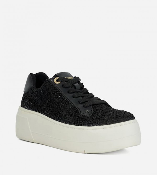 سنيكرز برباط مزين