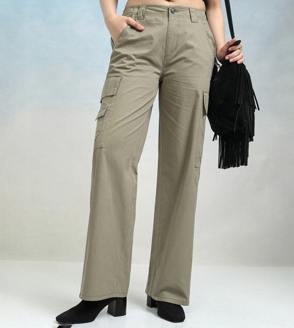 Solid Mid Rise Straight Leg Trousers with Side Pockets