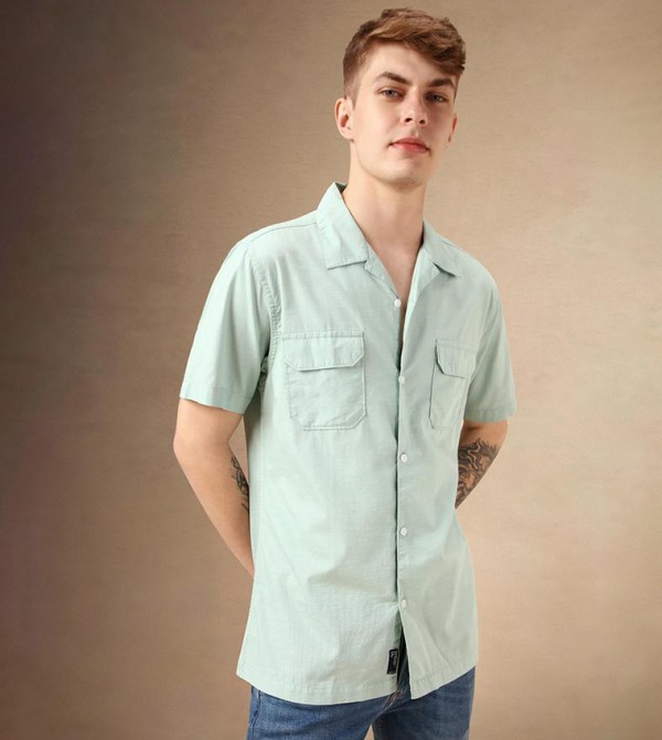 Solid Regular Fit Spread Collar Shirt with Pockets