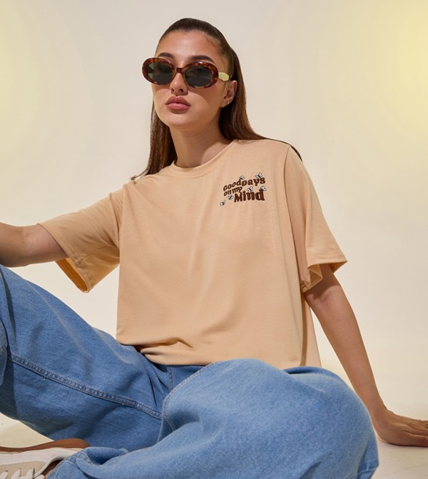 Embroidered Detail Short Sleeves Regular Fit T-Shirt