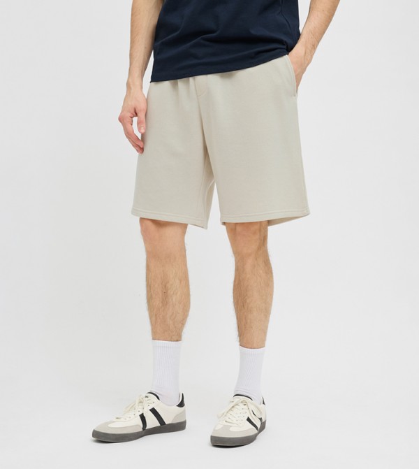 Solid Mid Rise Regular Fit Shorts