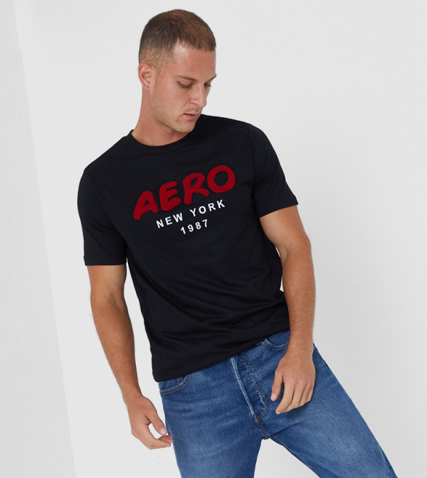 Outline-logo-shoulder-t-shirt-black 