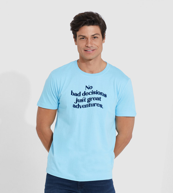 تيشيرت مزين بشعار