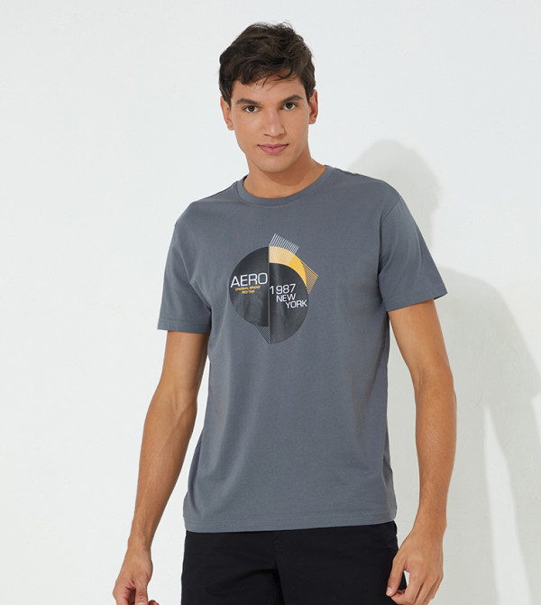 تي شيرت كاجوال بأكمام قصيرة