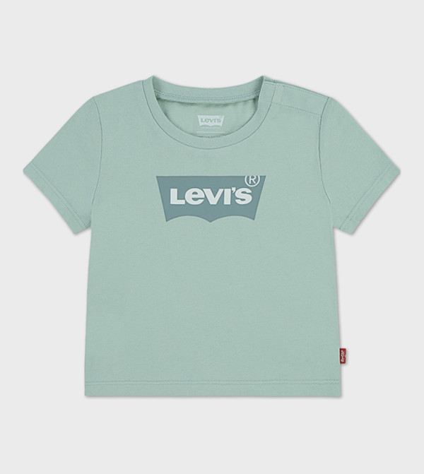 تيشيرت بطبعة شعار وكم قصير 