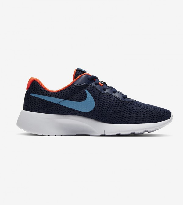 nike sports shoes price in qatar