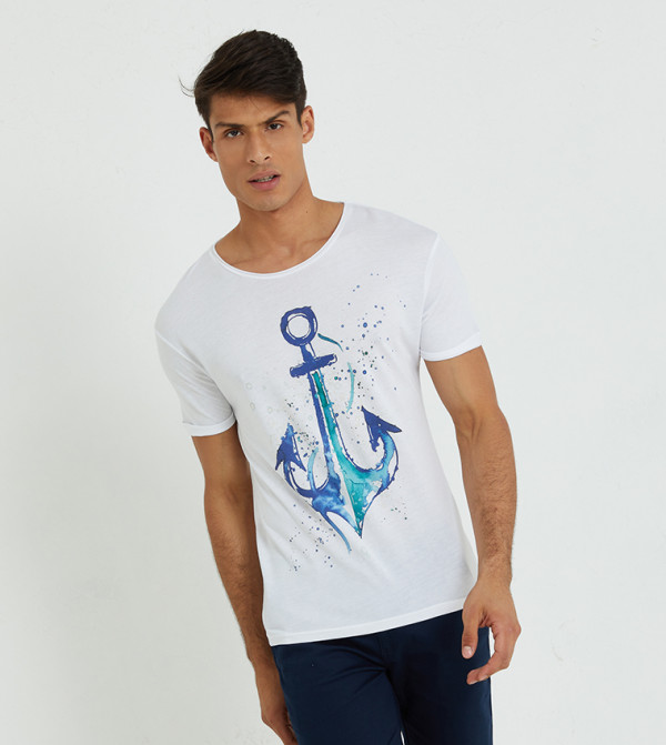 تيشيرت بقصة رقبة مستديرة 