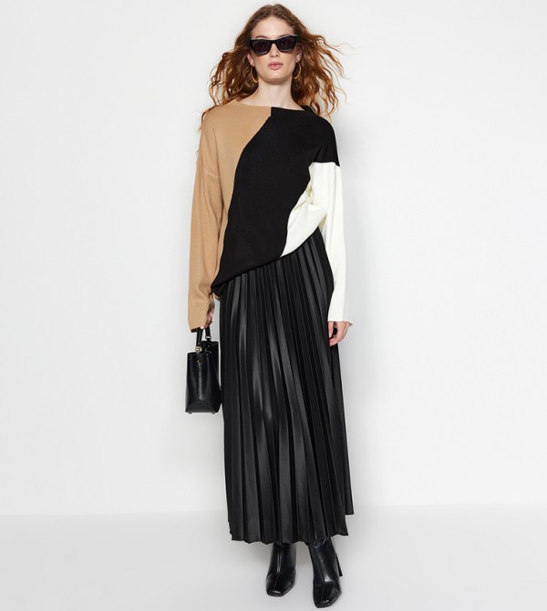 Buy Trendyol Solid Pleated Maxi Skirt In Black | 6thStreet Saudi Arabia