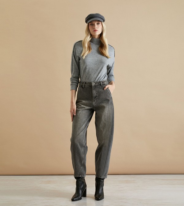 Washed Mom Fit Jeans