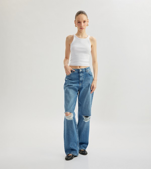 Distressed Straight Fit Jeans