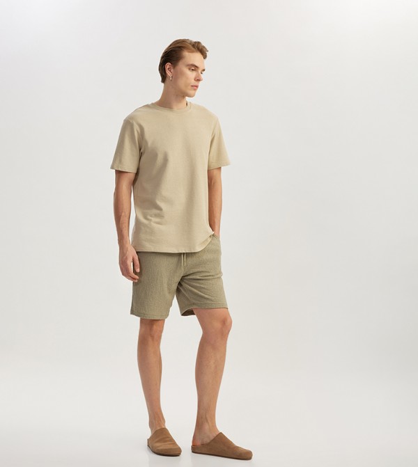 شورت سادة برباط  على الخصر