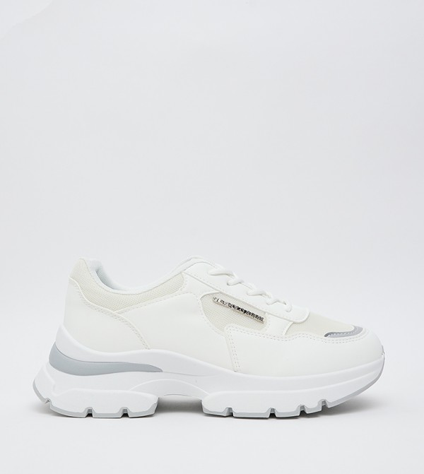 LARISSA GLB Lace-Up Runner Sneakers