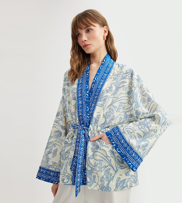 كيمونو بطبعة الورود وأكمام واسعة