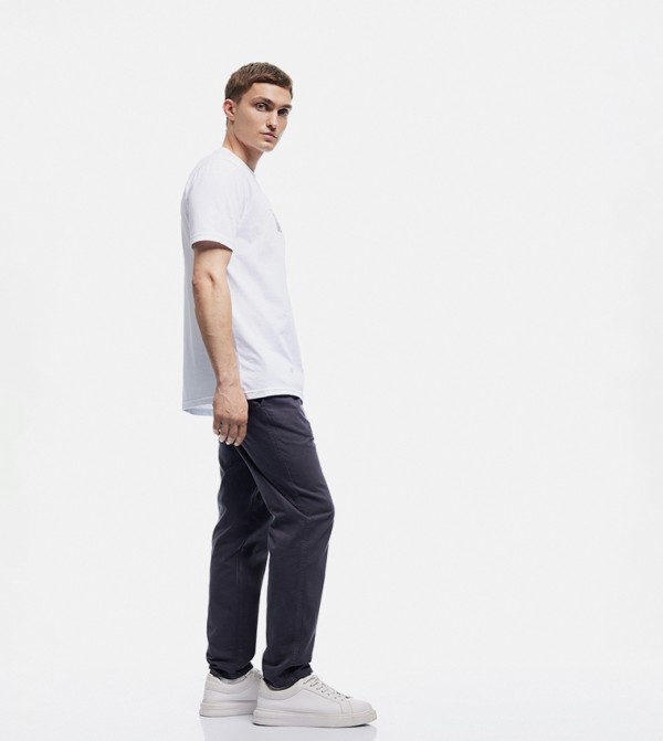 بنطال برباط على الخصر 