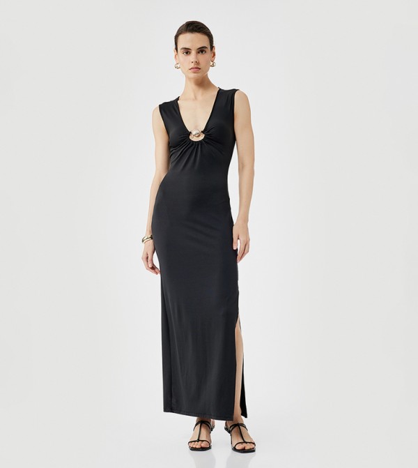 Accessory Detail Sleeveless Maxi Dress