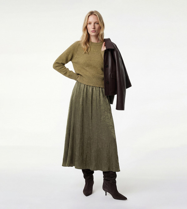 تنورة واسعة بخصر مرن