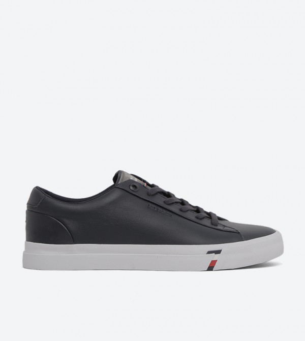 tommy shoes black