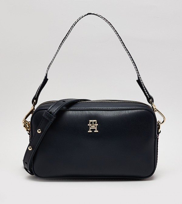 DISTINCT Logo Detail Shoulder Bag