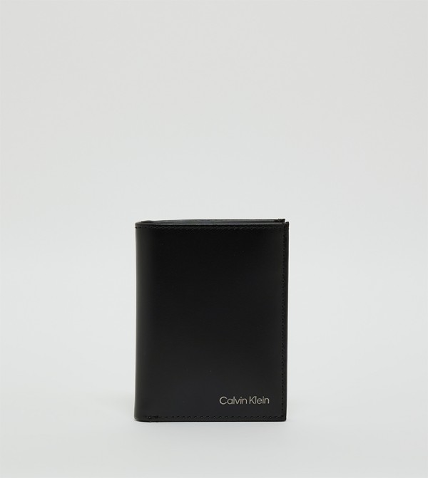 Logo Detail Smooth Bifold Cardholder