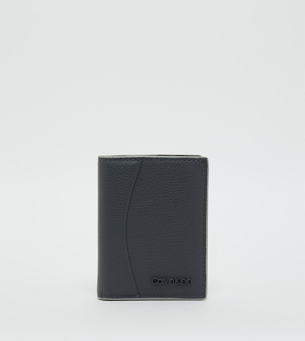 Minimal Focus Bifold Wallet