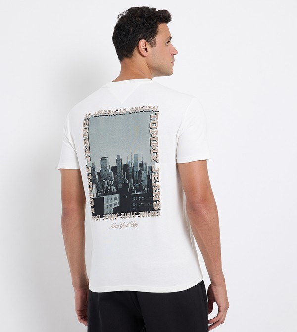 تيشيرت كاجوال بطبعة وكم قصير 