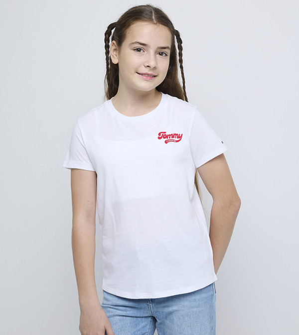 تيشيرت بطبعة الشعار وكم قصير