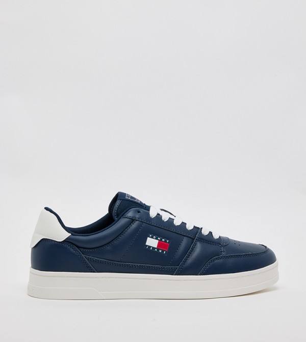 GREENWICH Textured Low-Top Sneakers