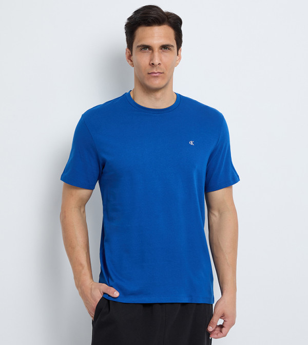 تيشيرت رجالي مونوغرام بقبة مستديرة 