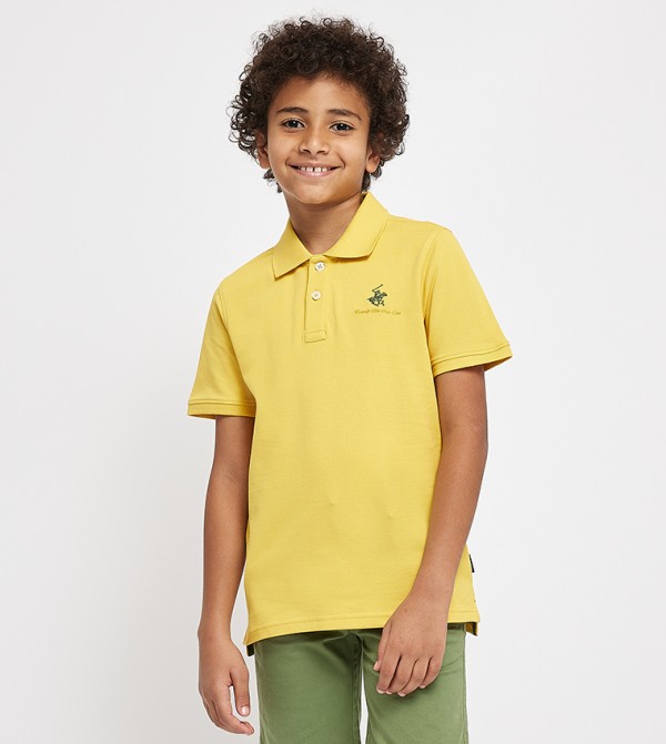 تيشيرت بولو بأكمام قصيرة وشعار العلامة التجارية