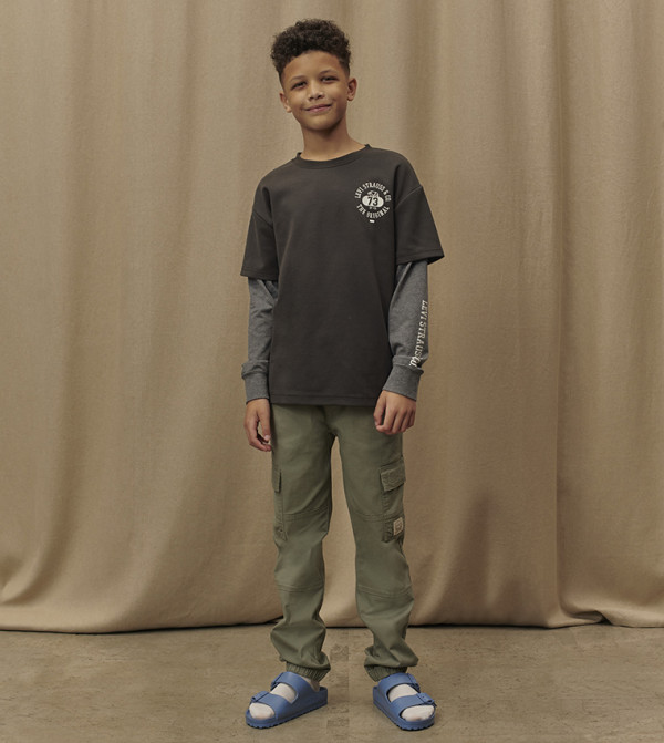 تيشيرت بأكمام طويلة بشعار