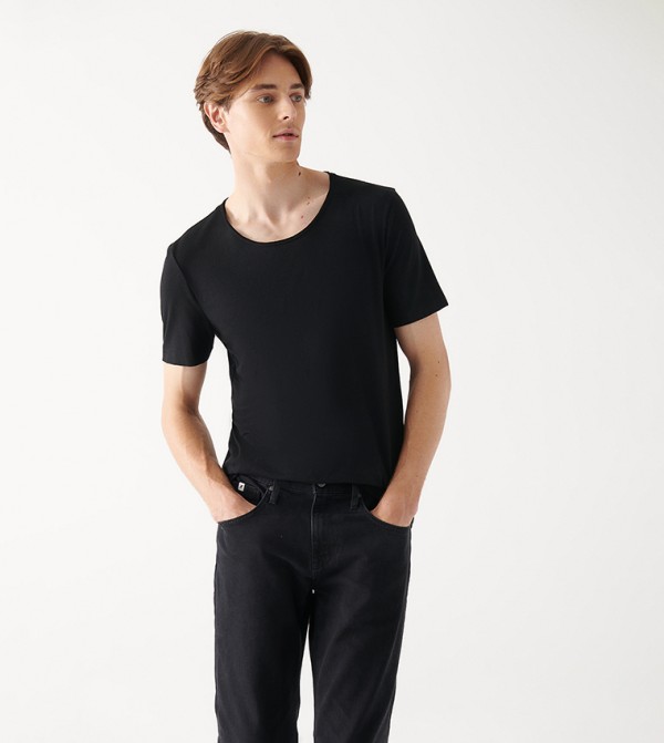 Buy Calvin Klein Slim Fit Basic T Shirt In Black 6thStreet UAE
