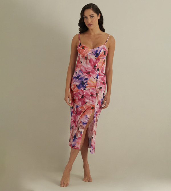 فستان بطبعات وفتحة