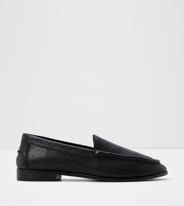 AMBAR Round Toe Loafers