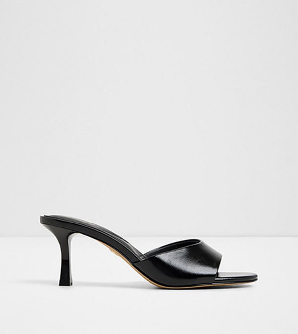 ANNABERAEN Textured Heeled Sandals