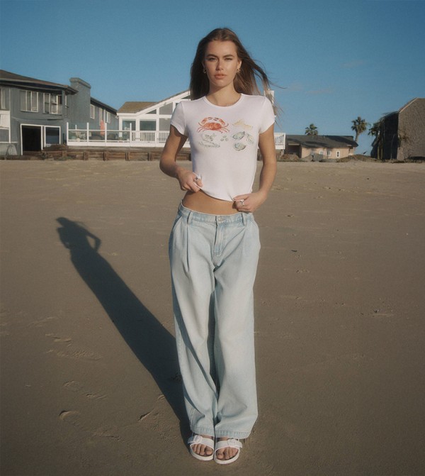 Pleat Detail Mid Rise Wide Leg Jeans