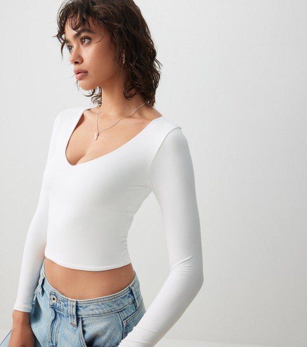 Solid V-Neck Fitted Crop Top
