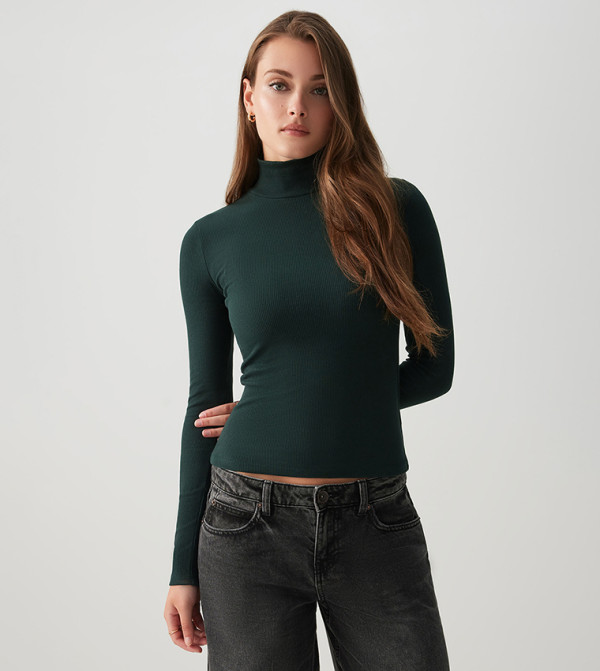 Ribbed Turtleneck Fitted Top