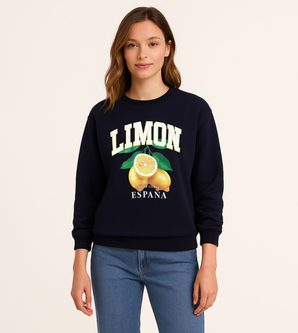 سويتشيرت قطن فليس بطبعة ورقبة مستديرة 