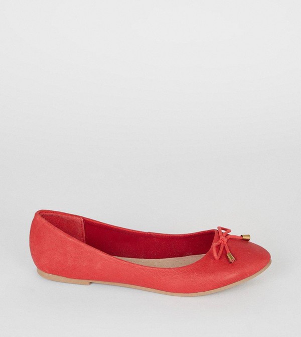 Red top flats shoes
