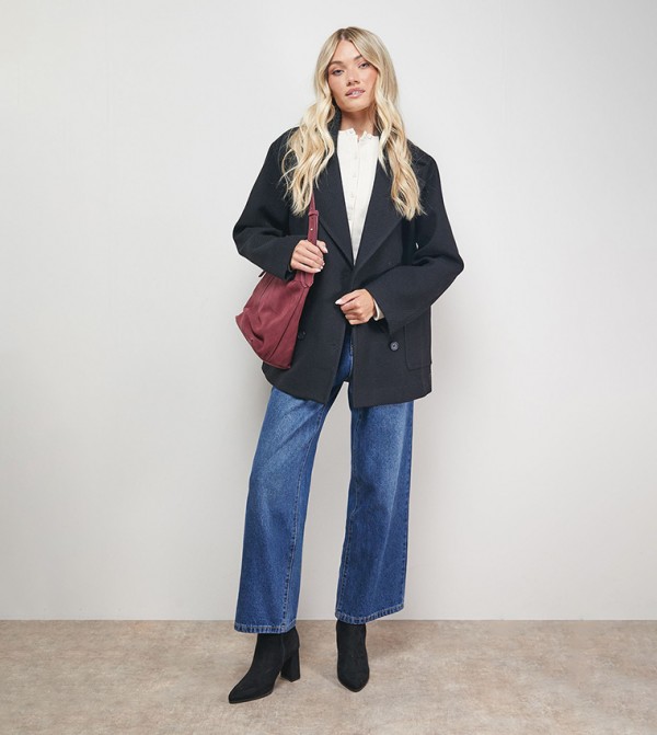 جاكيت قصير بأكمام طويلة 