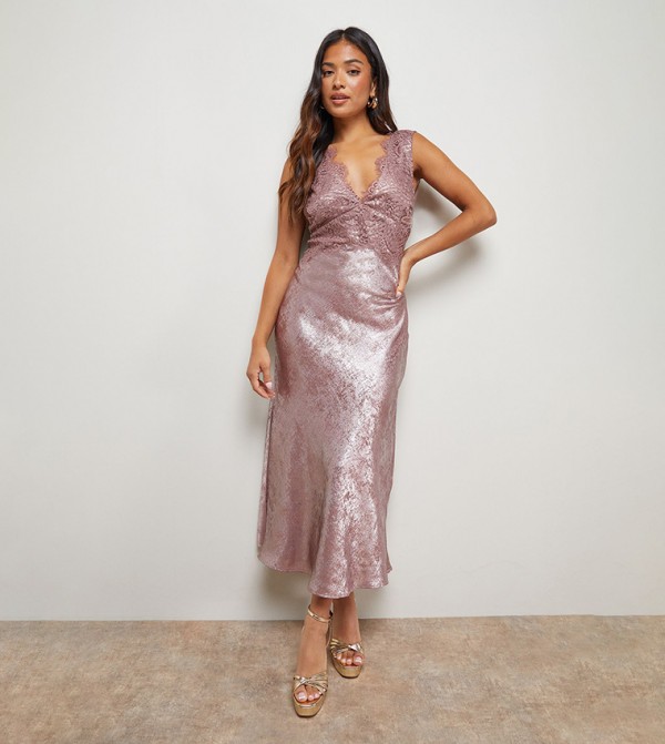 فستان ميداكسي ميتاليك بحواف دانتيل للمقاسات الصغيرة 