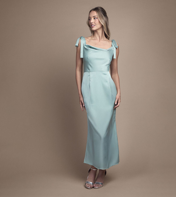 Buy Oasis Satin Twist Front Short Sleeves Midi Bridesmaids Dress In Blue | 6thStreet Qatar Buy Oasis Satin Twist Front Short Sleeves Midi Bridesmaids Dress In Blue | 6thStreet Qatar