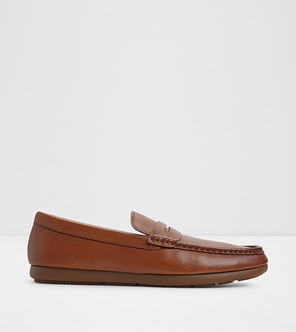 BASTUCO Textured Loafers