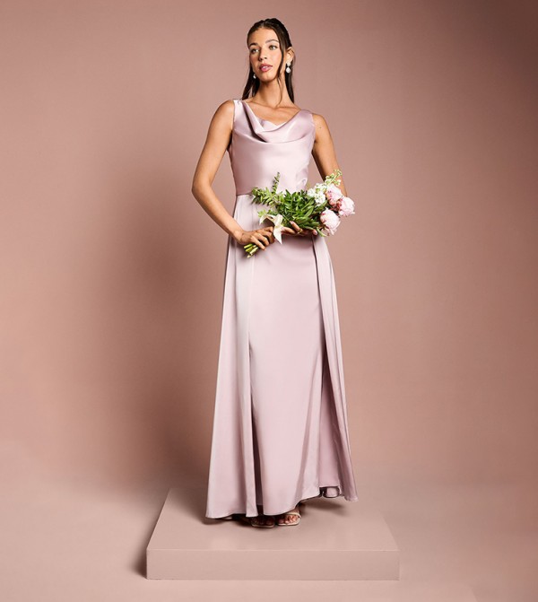 فستان ماكسي ساتان بياقة متدلية بدون كم لوصيفات العروس