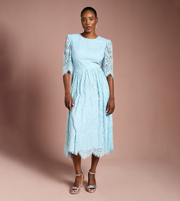 فستان ميدي بكم قصير ودانتيل